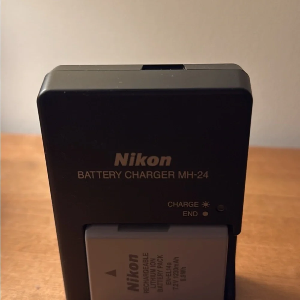 Nikon D3400 Black DSLR Camera with Bag